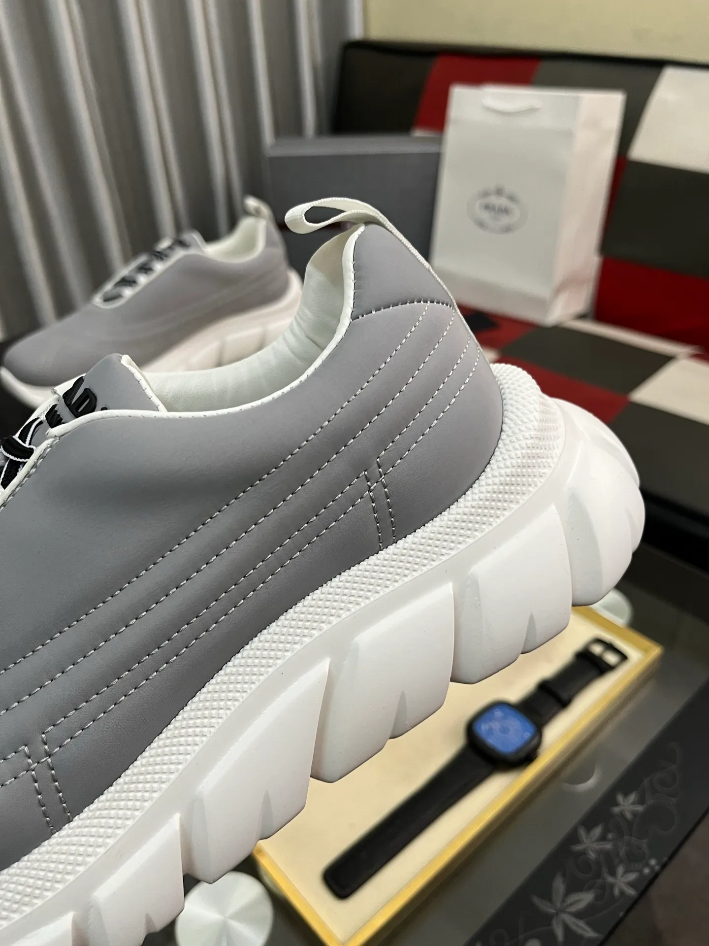 Men's shoes 💰560⌚️⌚️【PRADA】Prada - high-end quality original order 🔍🔍🔍 casual sports shoes - Upper: imported 🔝 Napa calfskin, pebbled calfskin, branded epoxy hollow mesh canvas, shoe body sewn with branded metal fasteners - Lining: water-dyed cowhide - Outsole: ultra-light TPU foam rubber; two-color molded outsole -Ultra-high quality control, fine workmanship, highlighting (high-end, nobility, class) -Size: 38-445️⃣colors available